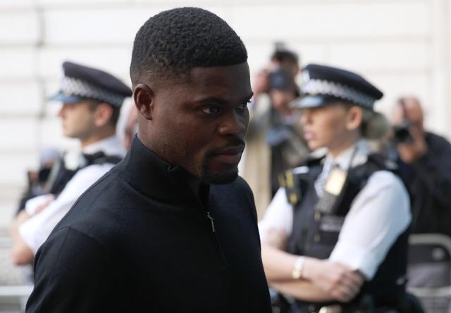 距离其与阿, 庭审 距离其与阿, 庭审